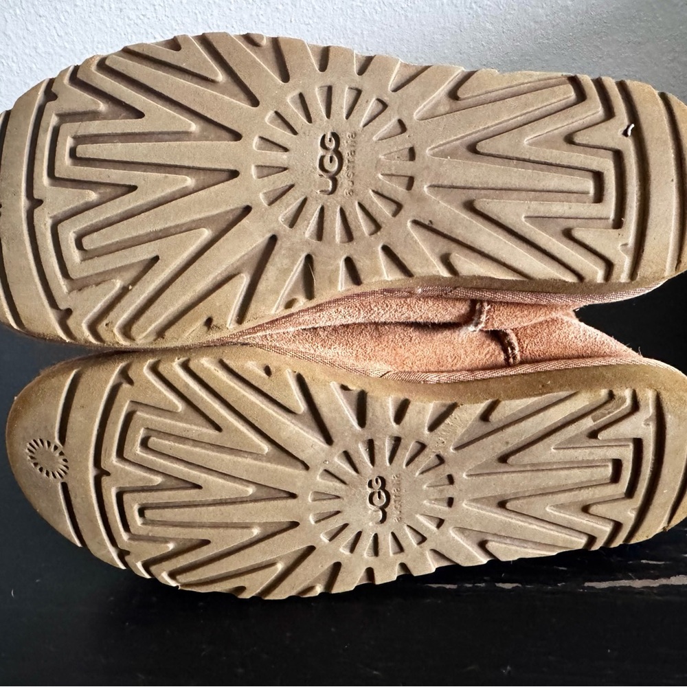 UGG Classic Short II Boots - Picture 5 of 6